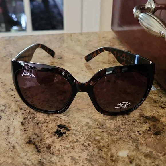 Oscar de la Renta Polarized Tortioseshell Sunglasses.  NEW! OSCAR DE LA RENTA OSCAR 1342 PREMIUM POLARIZED LENSES  main image 2